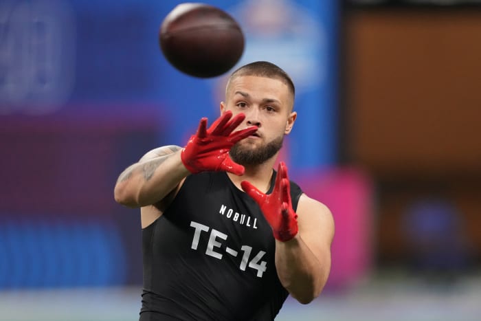 Ohio State tight end Cade Stover (TE14) works out during the 2024 NFL Combine at Lucas Oil Stadium.
